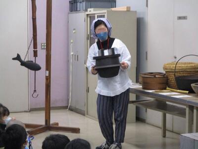 「これは今で言うところの炊飯器ですよ。」「釜めしどんの頭だ！」