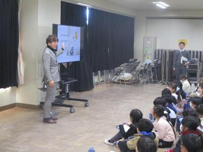 大変お忙しい中、私たちに「ぼうけんすること」の大切さを教えてくださいました。